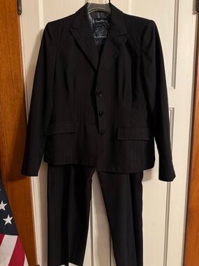 Evan Picone Black Women's Two-Piece Suit Jacket & Pants